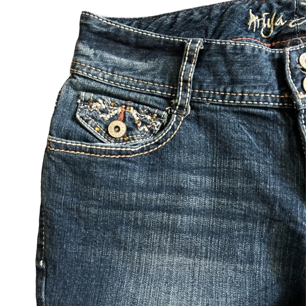 Ariya Jeans Women's Embroidered‎ Embellished Curvy Brand Bermuda Jean Shorts 7/8